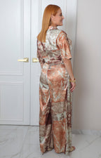 Conjunto regular de pantalón largo y blusa con estampado floral de la marca Boutiquemirel, en colores vivos y diseño elegante