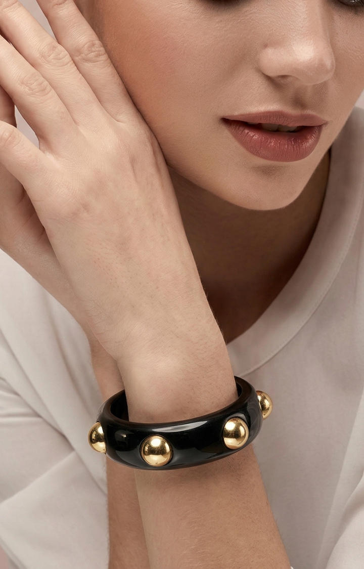 Pulsera negra con detalles dorados - PULSERA Boutiquemirel 