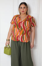 Blusa con escote en V y estampado ondulado