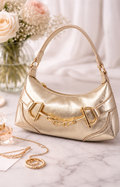 Bolsa hobo metalizada con herraje dorado