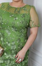 Vestido verde con bordado floral