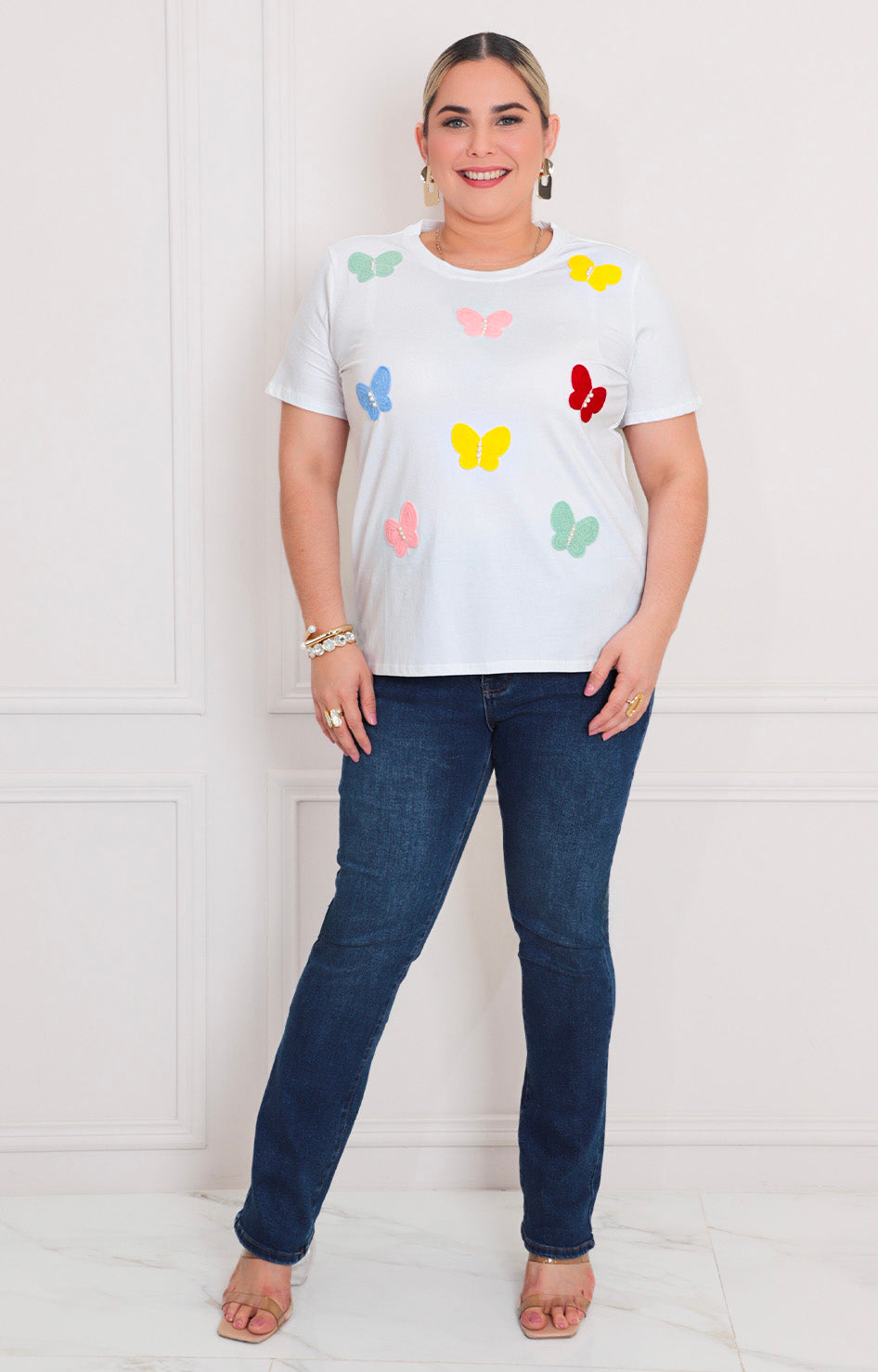 Blusa con bordado de mariposas