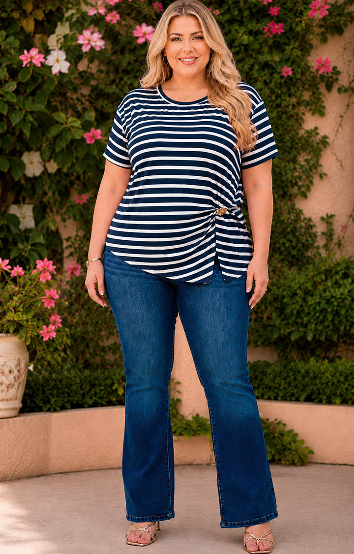 Blusa asimétrica de rayas con broche - BLUSAS CURVY Boutiquemirel 