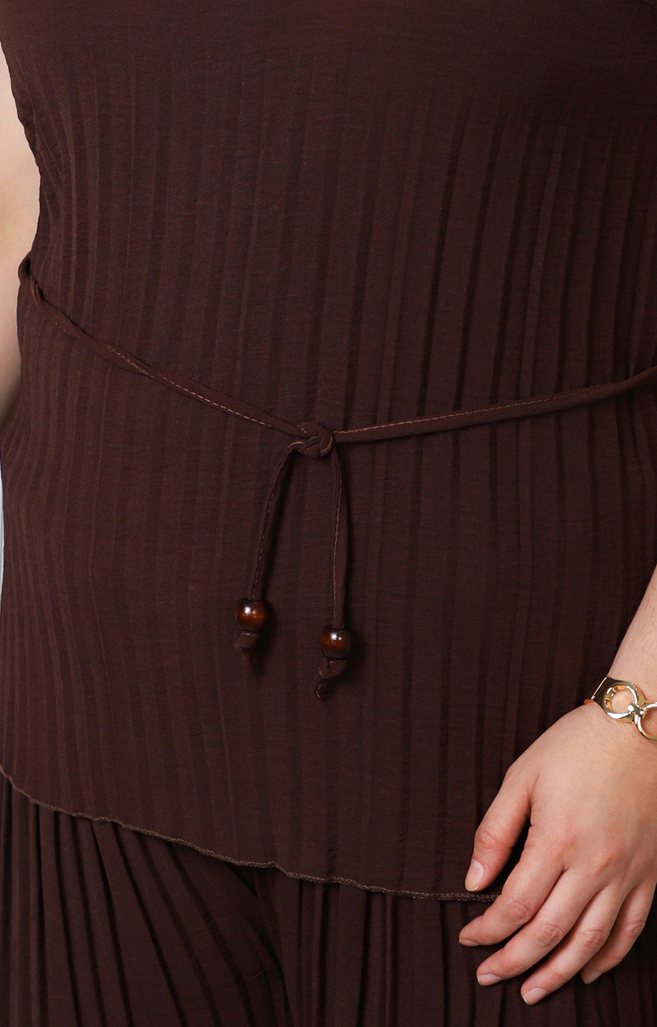 Conjunto plisado con lazo