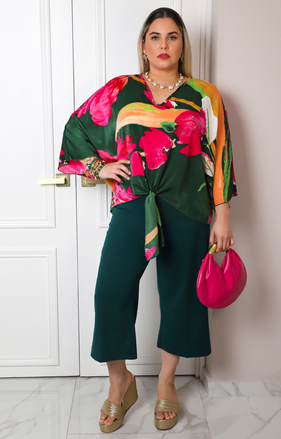 Blusa con estampado floral y nudo