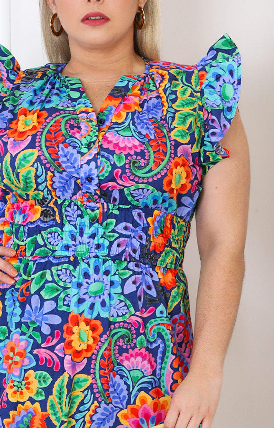 Vestido con estampado floral y olanes