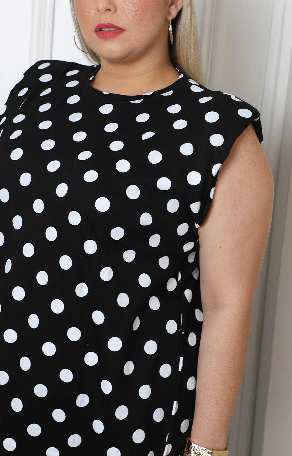 Vestido negro polka dots con encaje