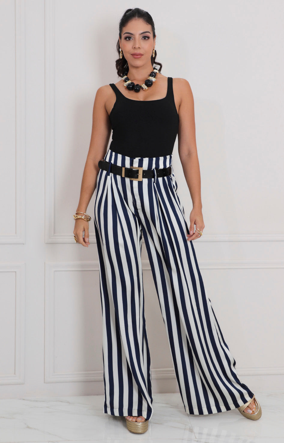 Pantalón de rayas con cinturón