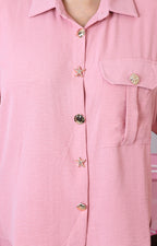 Conjunto rosa camisero con botones dorados