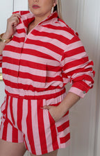 Conjunto a rayas para mujer de la marca Boutiquemirel, conjunto curvy con diseño moderno y cómodo, visible en la imagen.