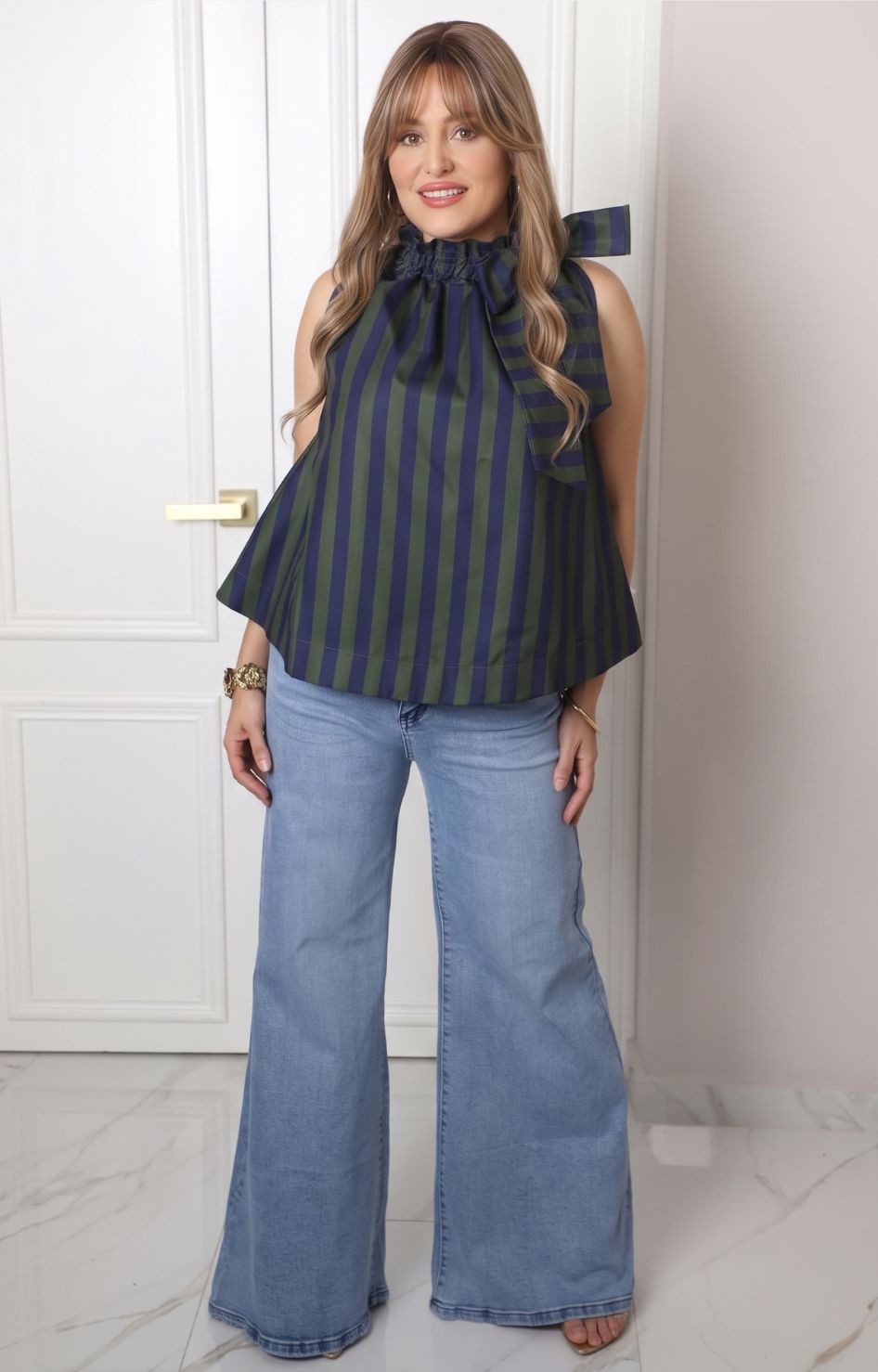 Blusa a rayas con moño en el cuello