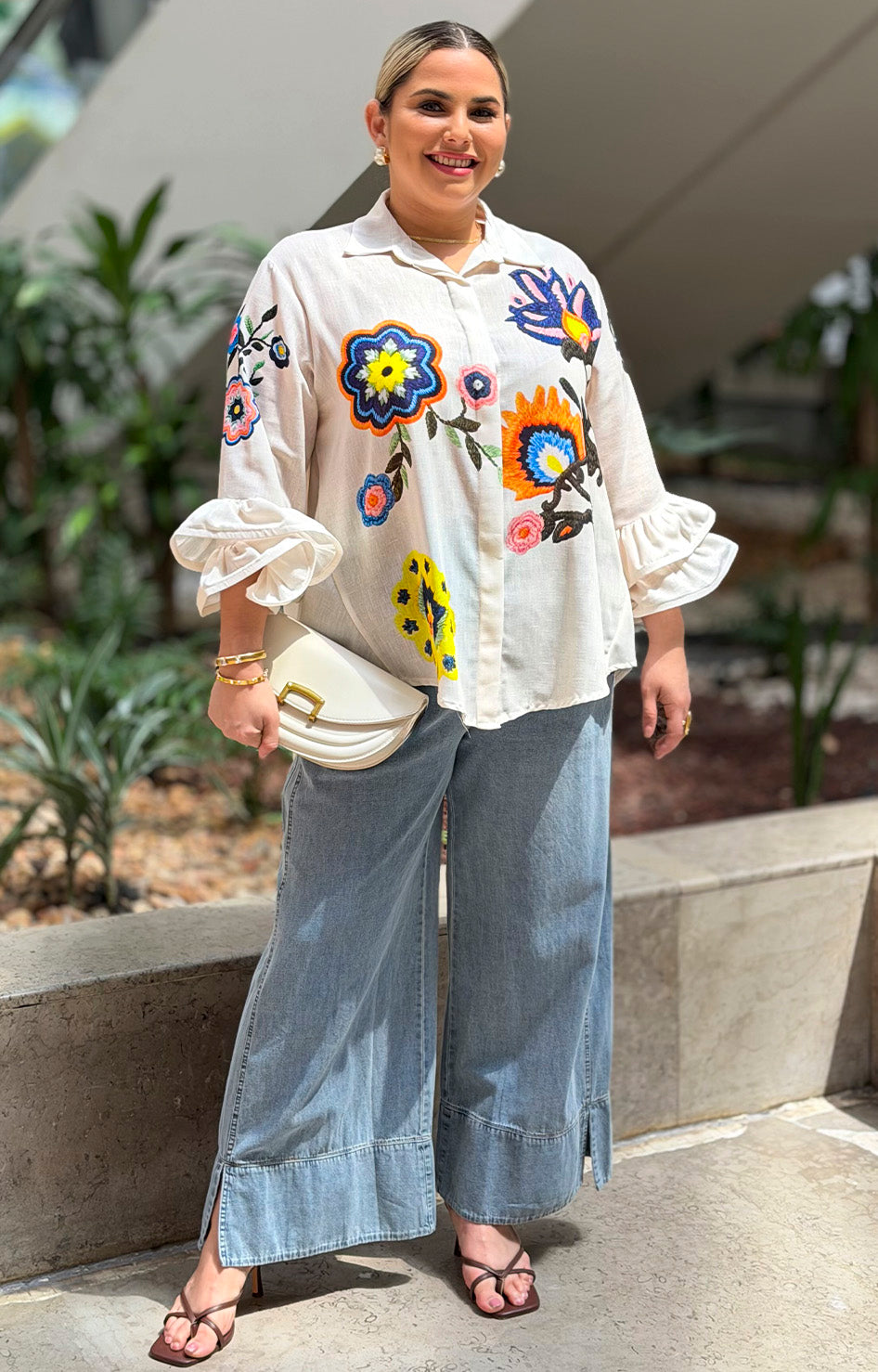 Blusa beige bordada
