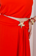Conjunto rojo con broches de estrella
