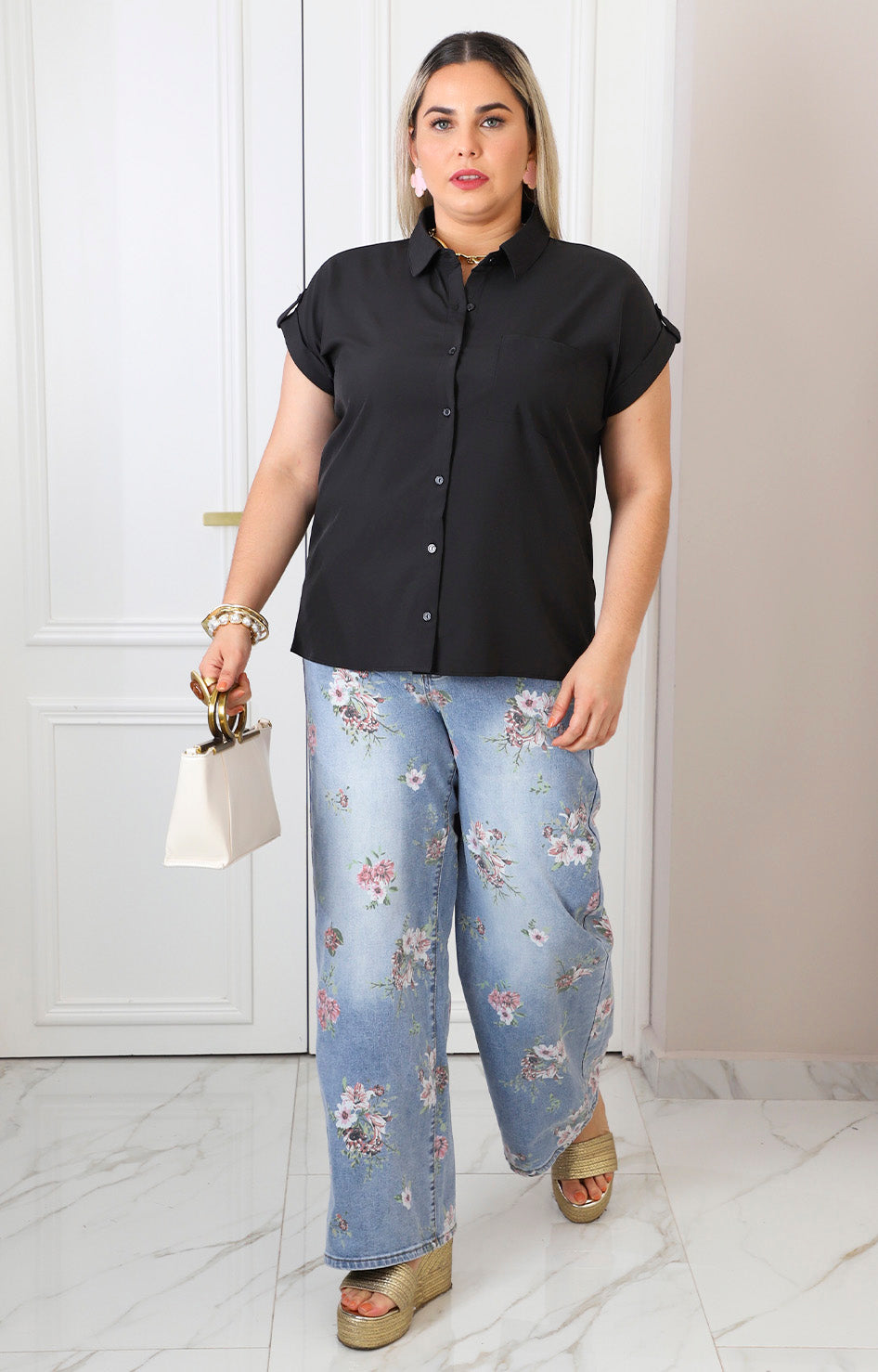 Blusa camisera con mangas dobladas