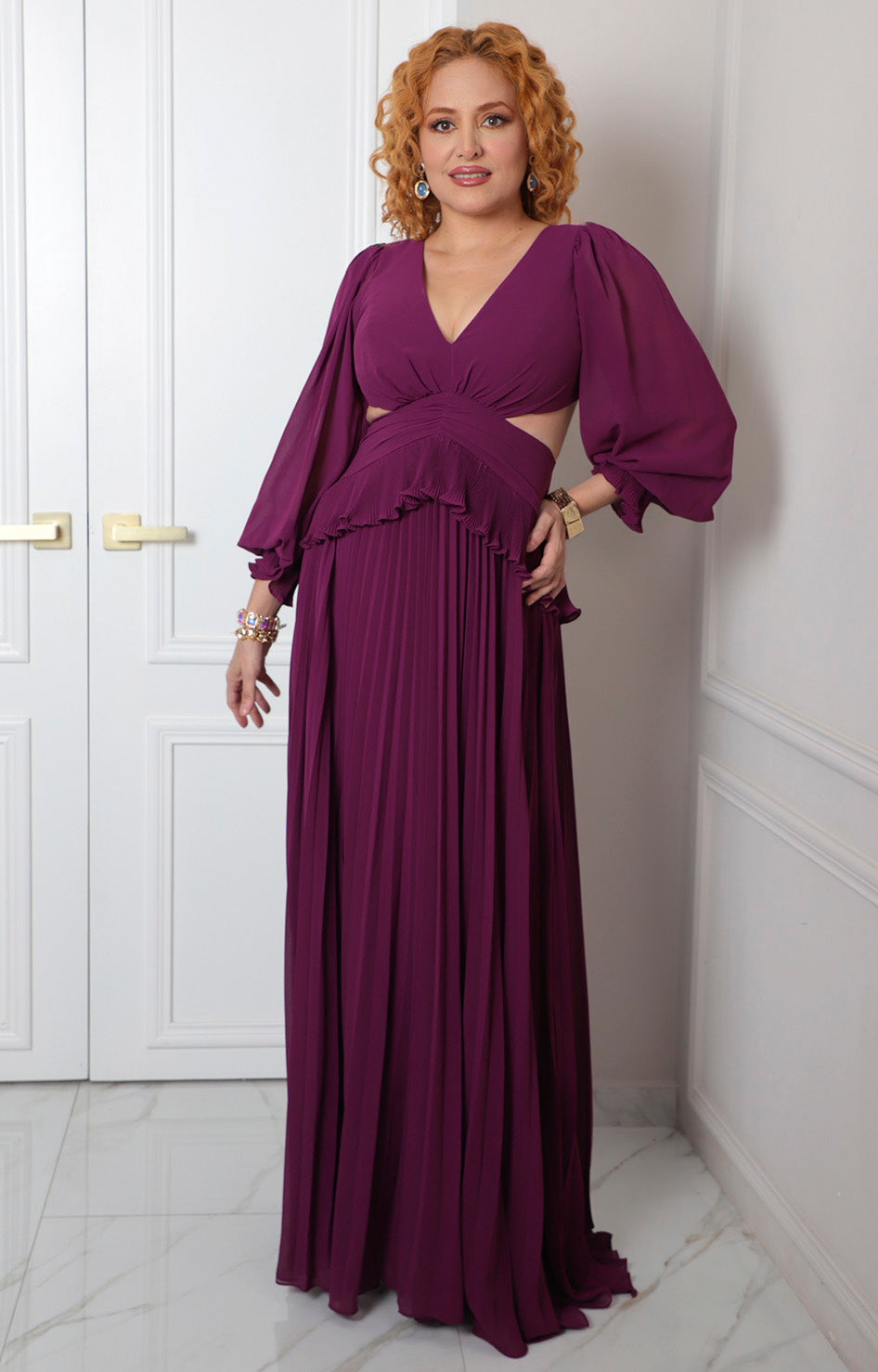 Vestido largo morado con espalda abierta
