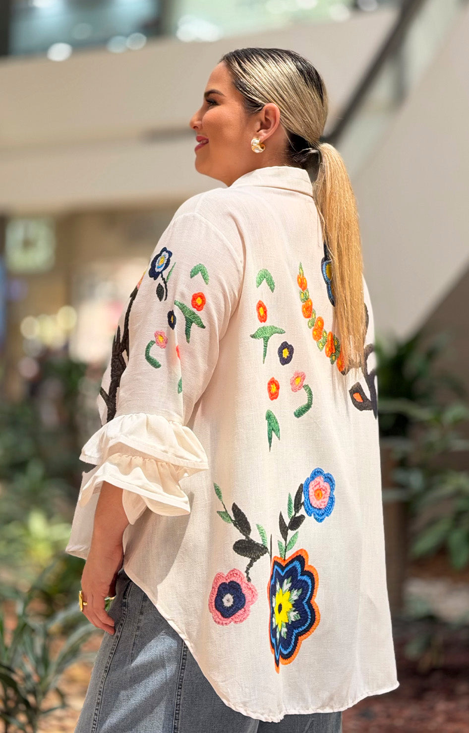 Blusa beige bordada