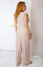 Conjunto con fruncido lateral
