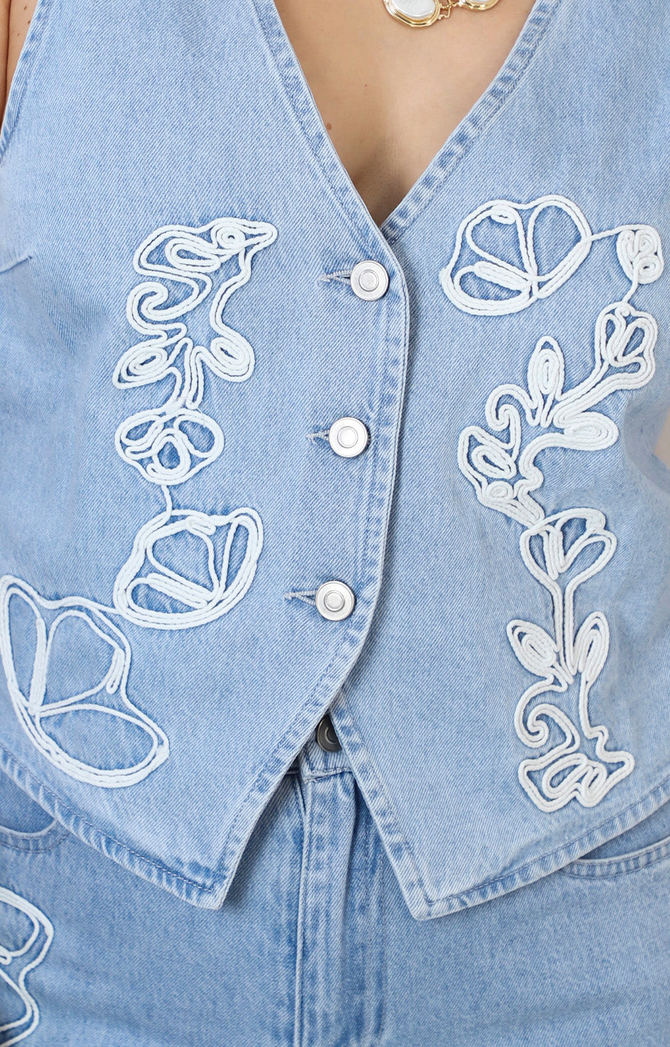 Conjunto denim con detalle bordado