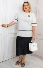 Blusa beige con encaje y bordados