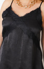 Blusa lencera satinada con encaje