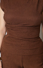 Conjunto con fruncido lateral