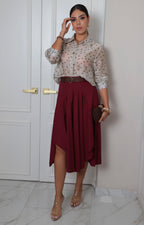 Blusa camisera beige con botones decorativos