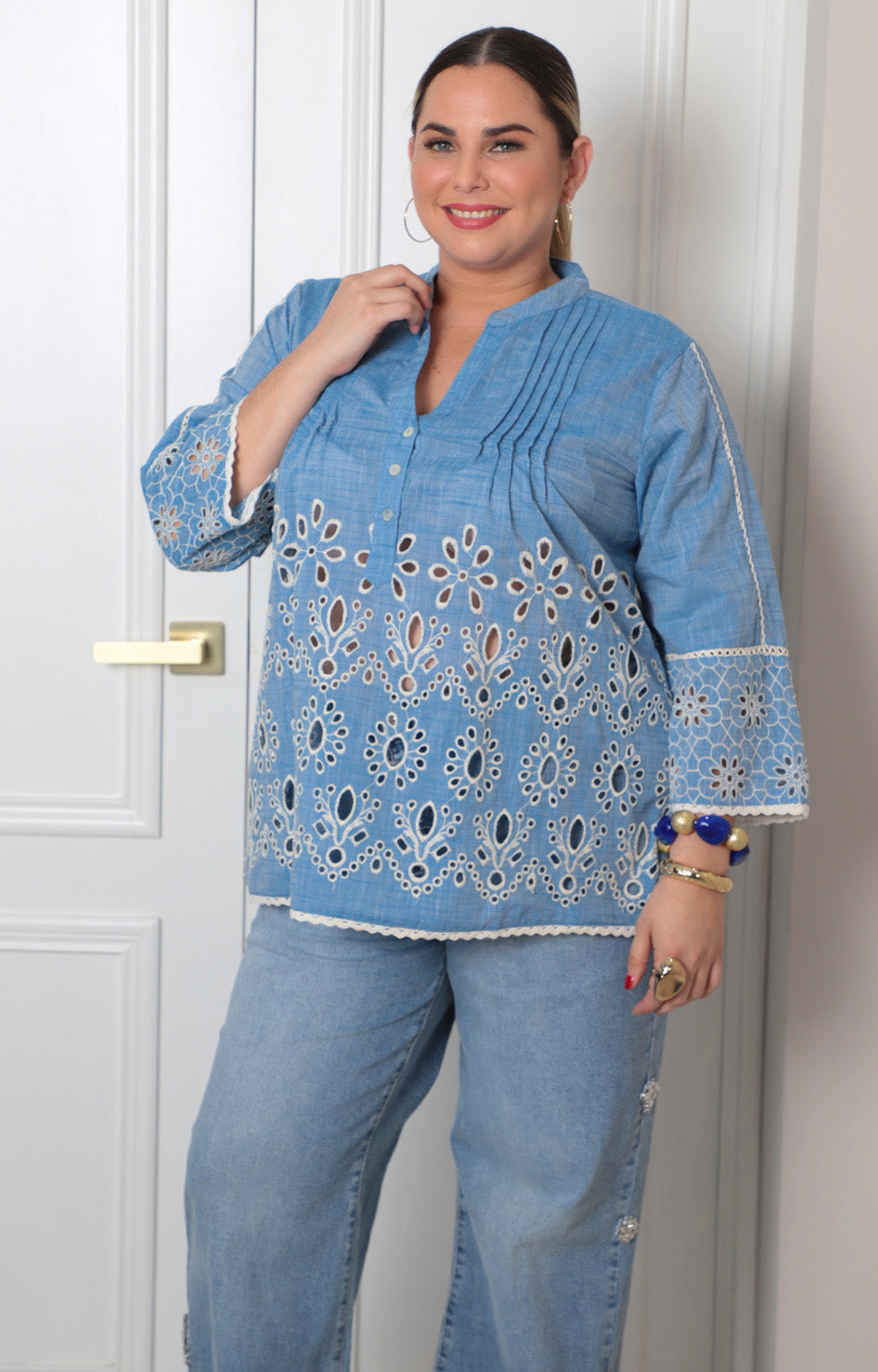 Blusa de mezclilla con bordado
