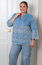 Blusa de mezclilla con bordado