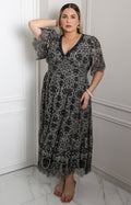 Vestido negro corto de encaje