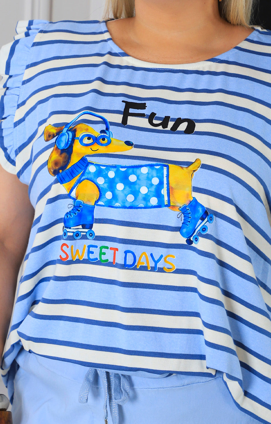 Blusa azul de rayas con olanes