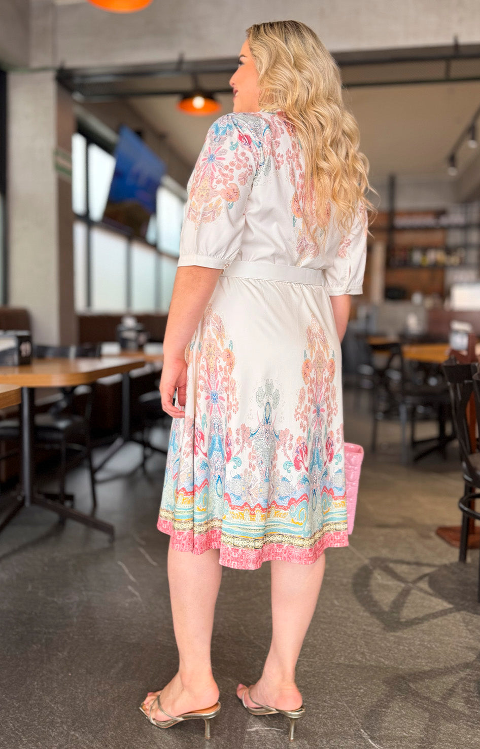 Vestido con estampado floral y cinturón - VESTIDO CORTO CURVY Boutiquemirel 