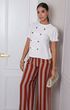 Blusa con botones decorativos