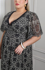 Vestido negro corto de encaje