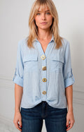 Blusa azul con bolsillos y botones dorados - BLUSAS REGULAR Boutiquemirel 
