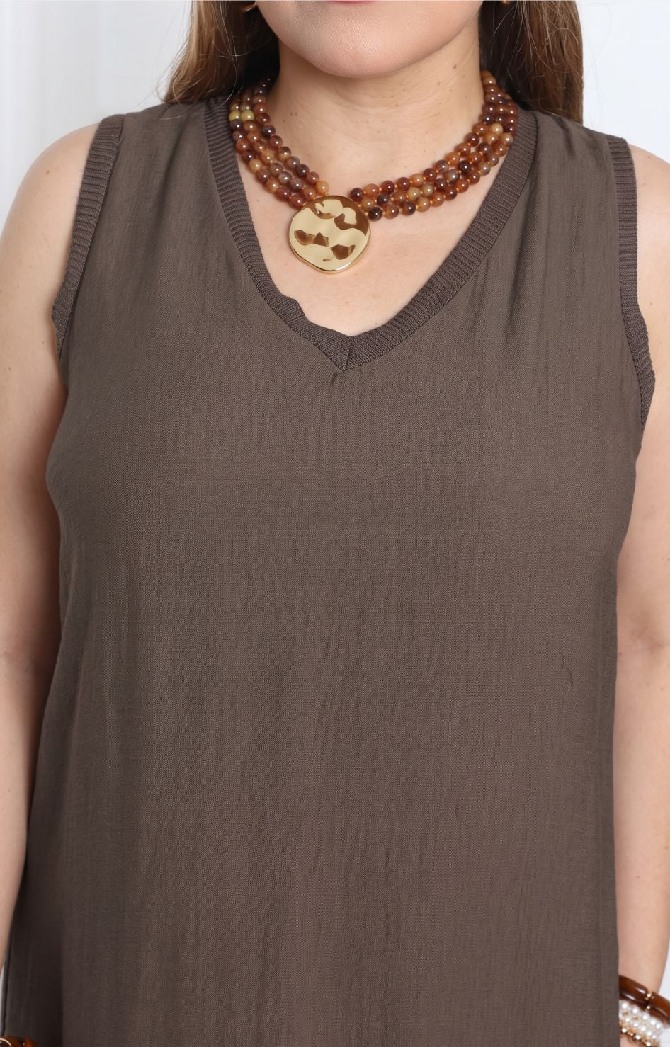 Vestido sin mangas con escote en V