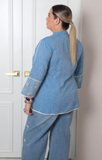 Blusa de mezclilla con bordado