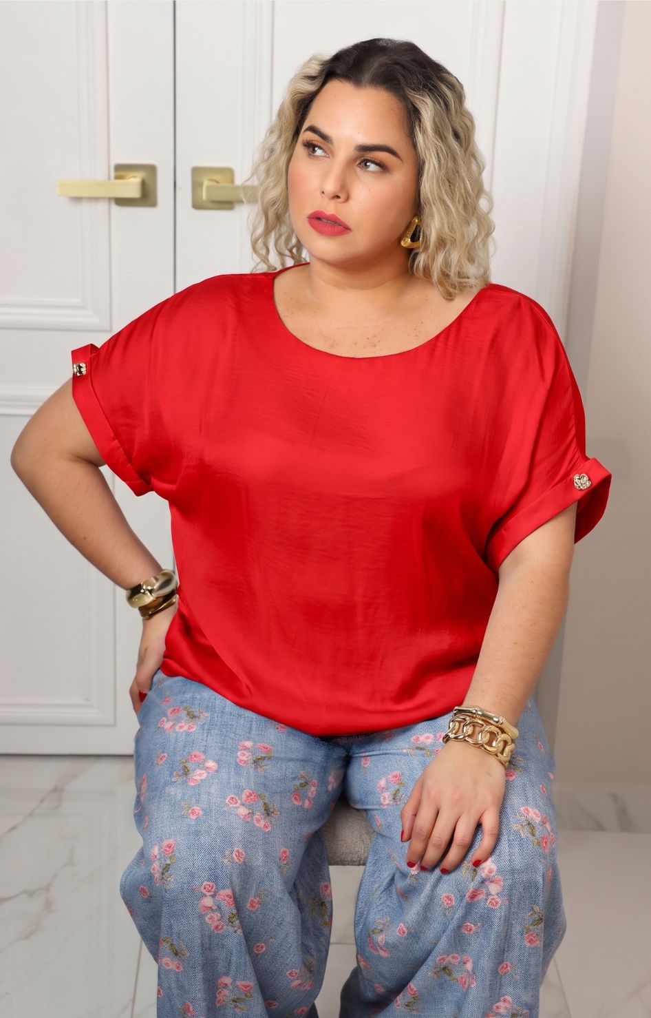 Blusa con detalle dorado en mangas