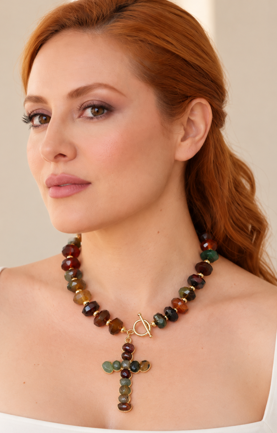 Collar de piedra natural multicolor de Boutiquemirel con piedras en tonos variados ensartadas