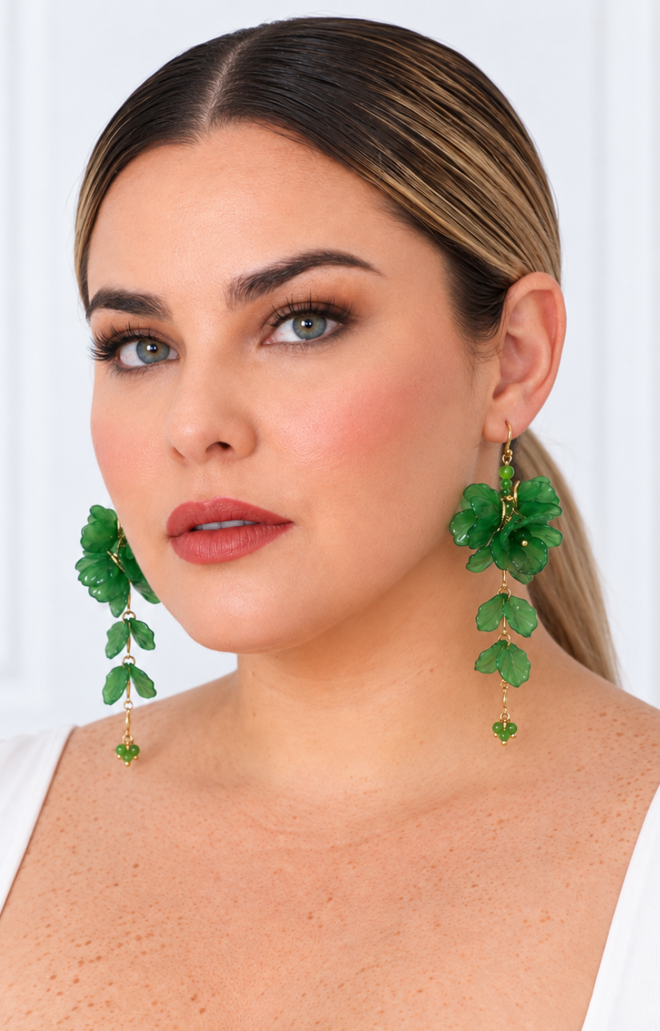 Aretes colgantes de flores