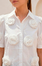 Blusa con flores 3D