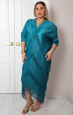 Vestido de flecos con escote en V