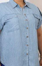 Blusa camisera a rayas azules