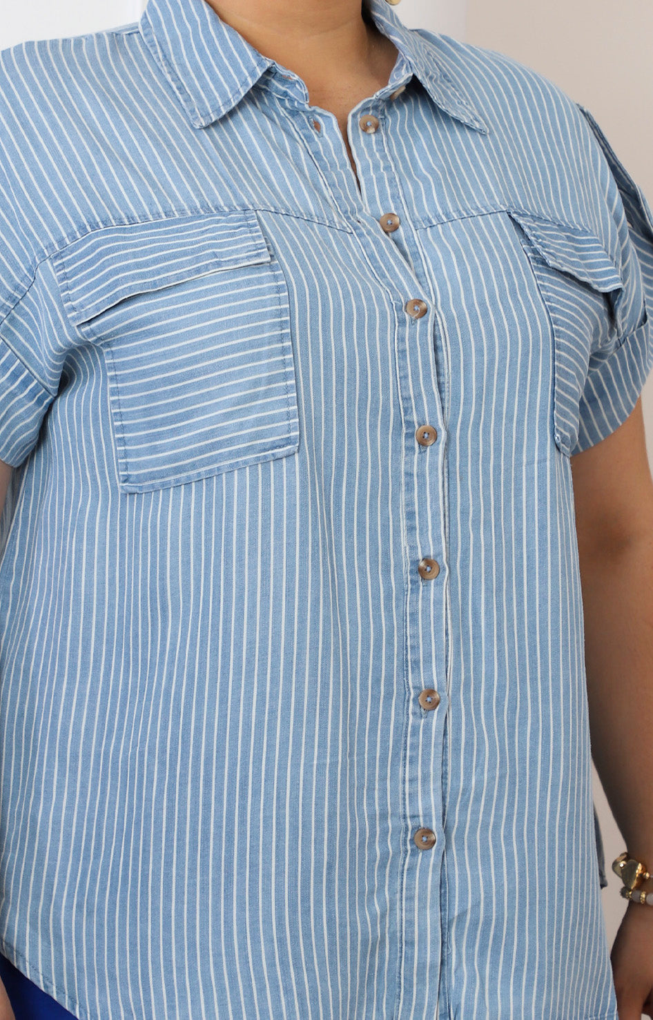 Blusa camisera a rayas azules
