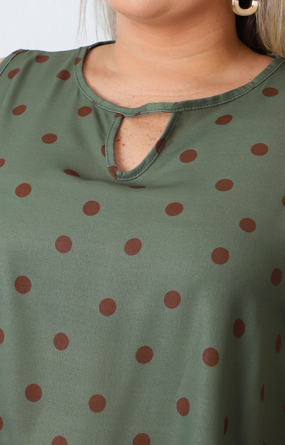 Vestido corto estampado de lunares con olán