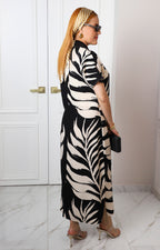 Vestido negro con estampado de hojas