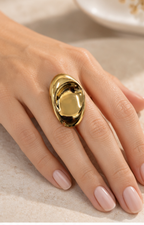 Anillo dorado liso tipo domo