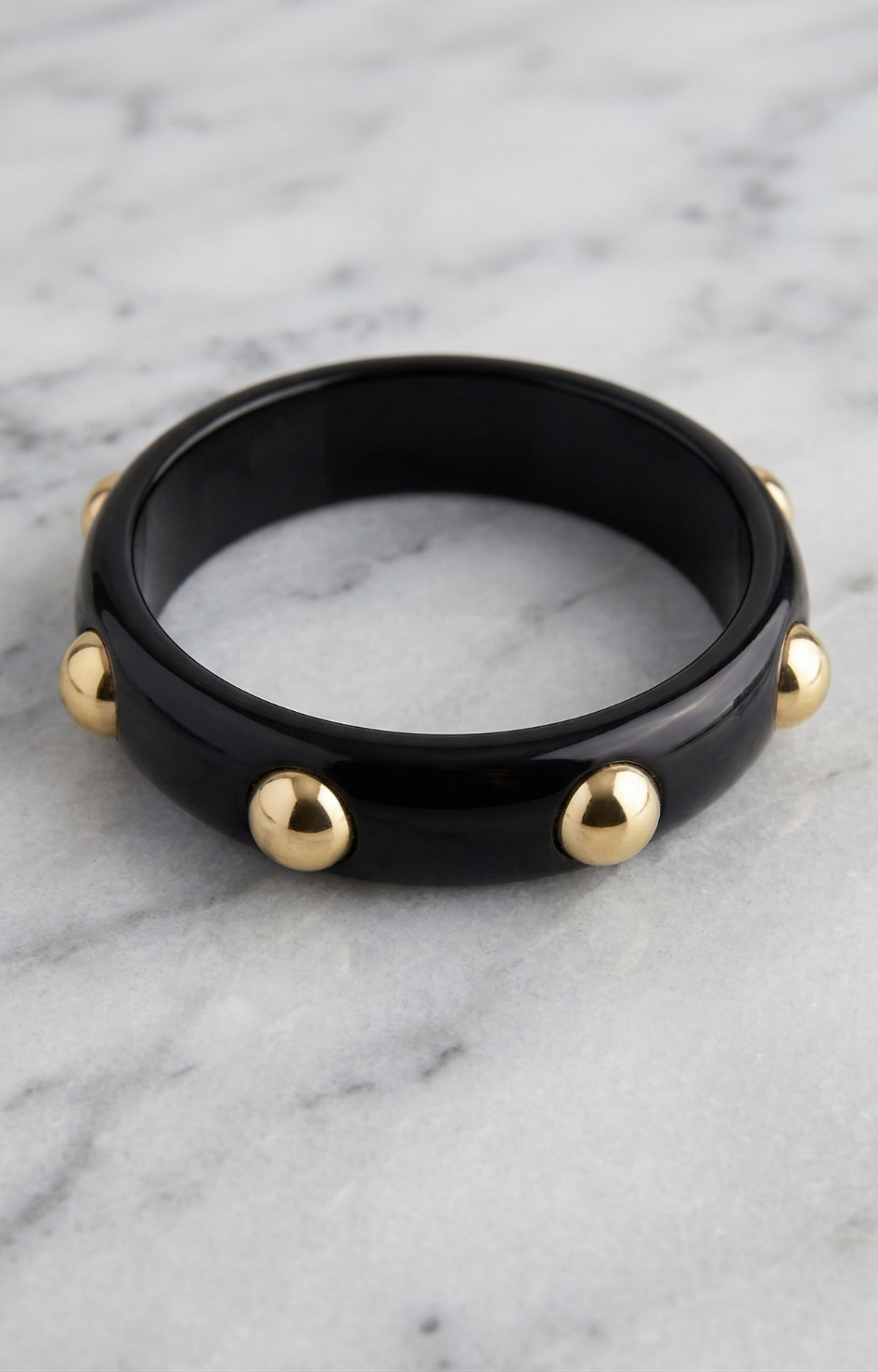Pulsera negra con detalles dorados - PULSERA Boutiquemirel 