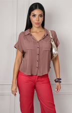 Blusa camisera con bolsillos