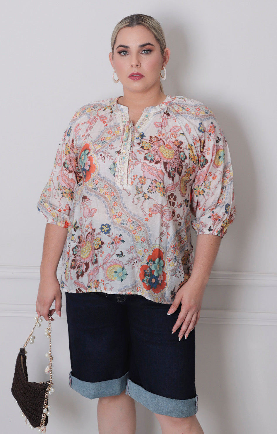 Blusa estampada con detalle de bordado - BLUSAS CURVY Boutiquemirel 