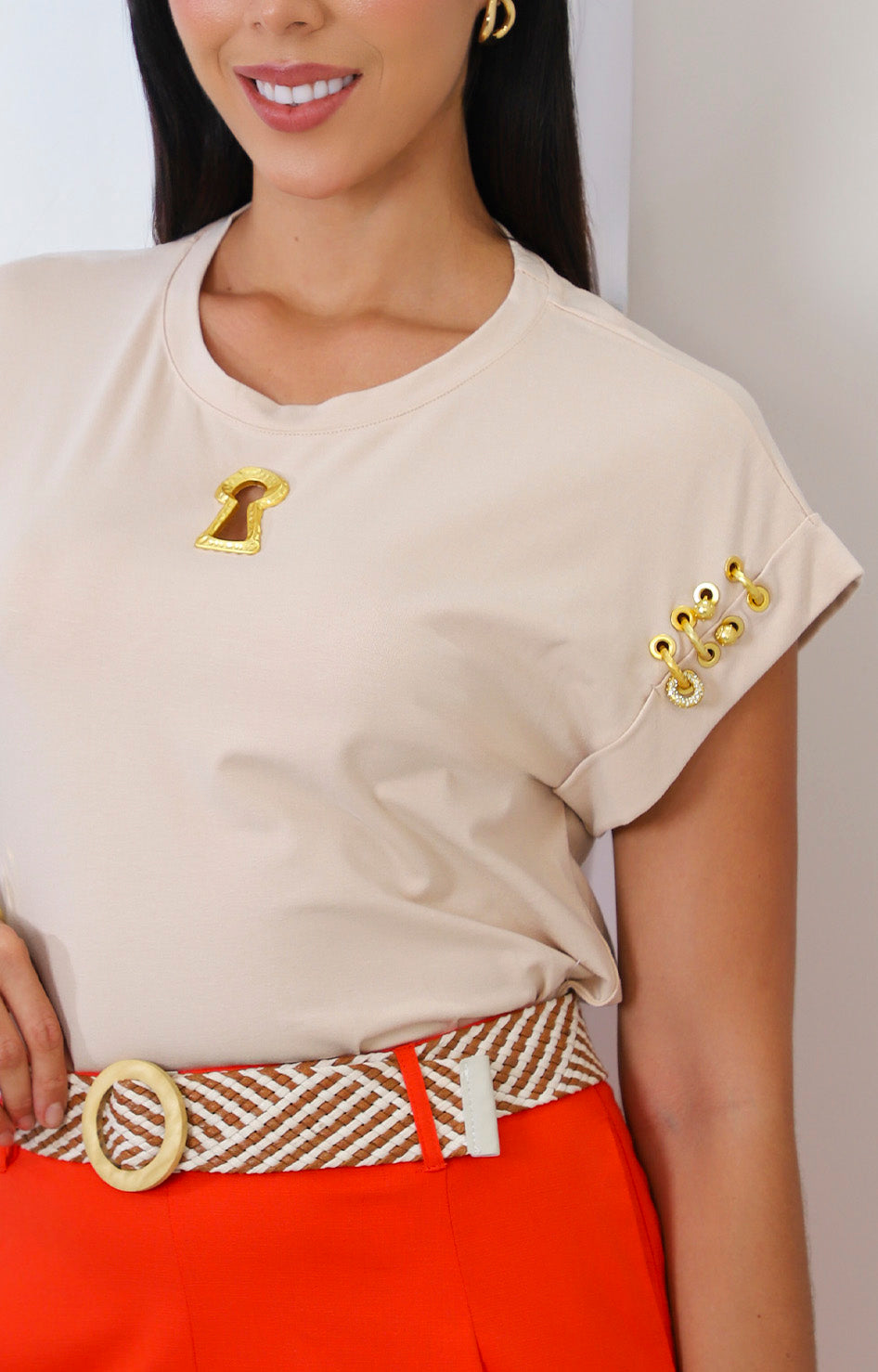 Blusa con aplicaciones metálicas